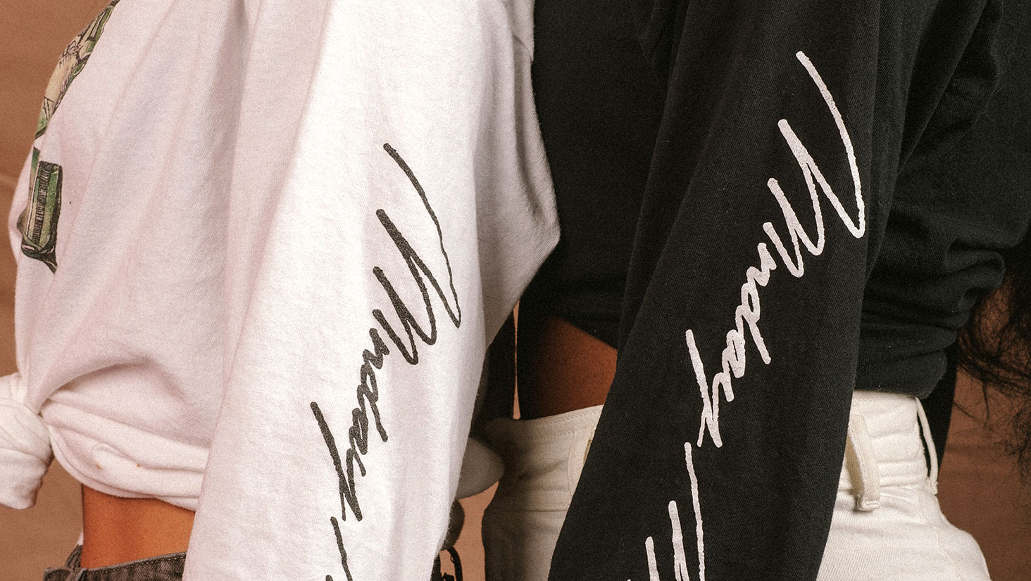 Women wearing black and white shirts Banner carrello Penny Lane Store.